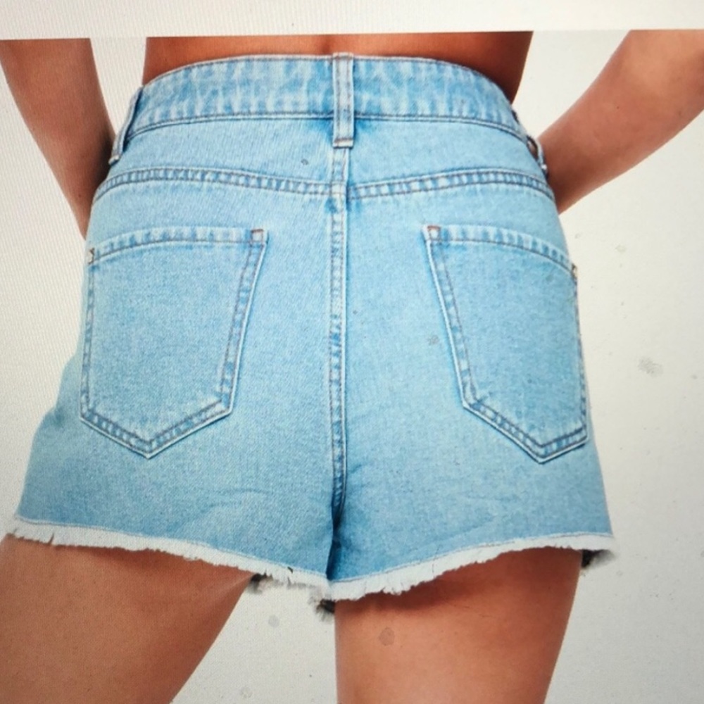 High waisted Ripped denim jean shorts - Picture 2 of 4
